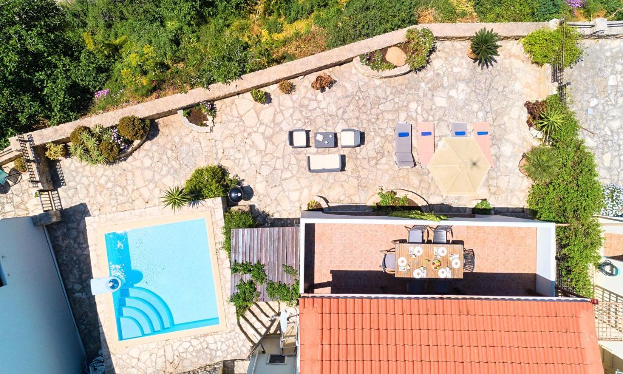 Du Lac Villas Kournas ภายนอก รูปภาพ